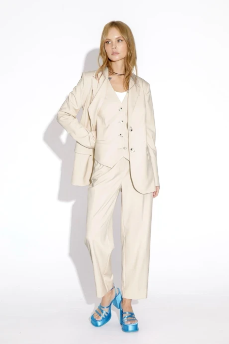 Брючный костюм PiRS 4537 светло-бежевый тройка #1
