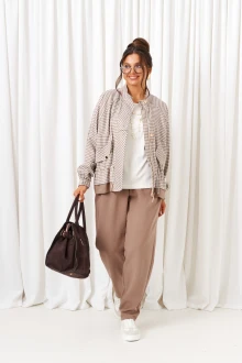 Брючный костюм Beautiful&Free 6420 песочно-молочный тройка
