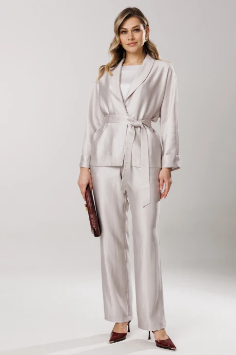 Брючный костюм Ларс Стиль 1202 оттенки бежевого; молочный тройка #1