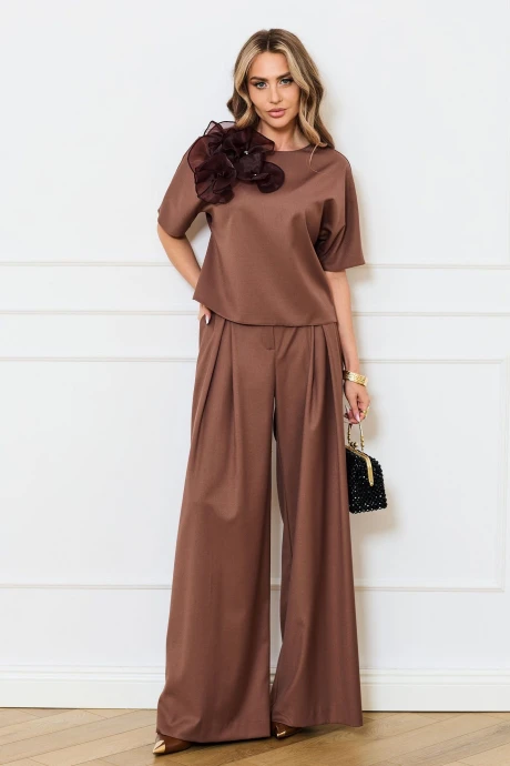 Брючный костюм Golden Valley 6745 коричневый #1